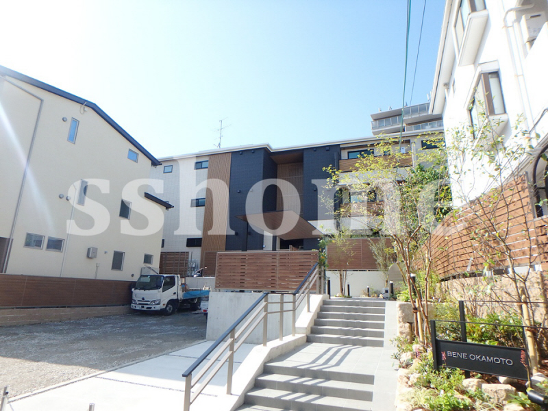 建物外観　建設中