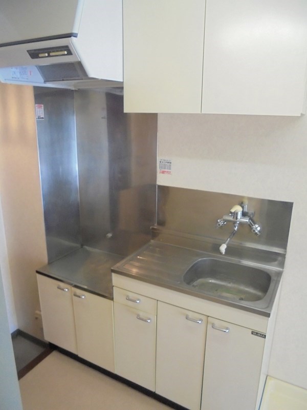 キッチン　写真は205号室です（参考）