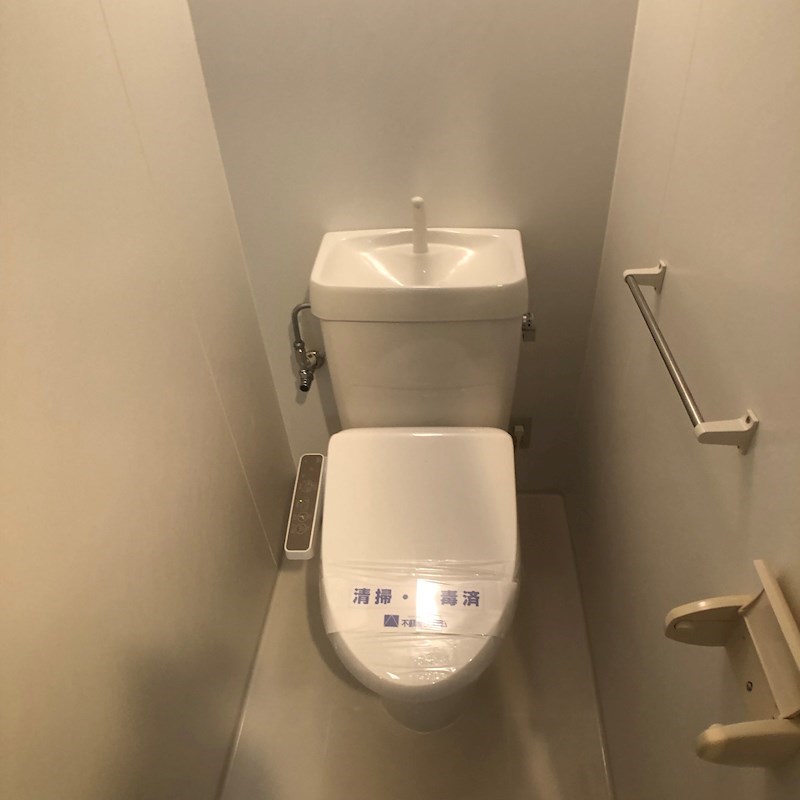 トイレ　画像は同タイプ別室（201号室）の画像です。
