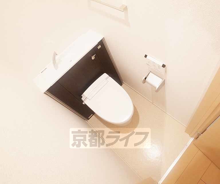 トイレ　奥行きもありますね！