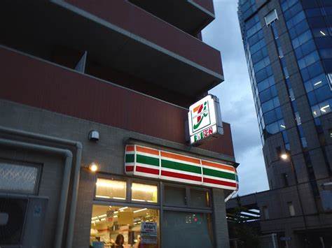 コンビニ　セブンイレブン 北区王子4丁目店（コンビニ）まで177m