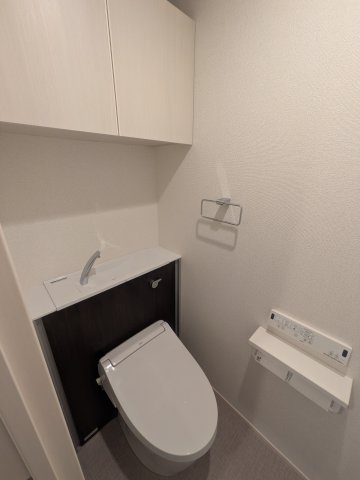Log登戸station sideのトイレ写真
