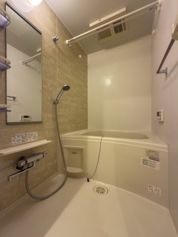 バス・シャワールーム　別タイプのお部屋の写真です