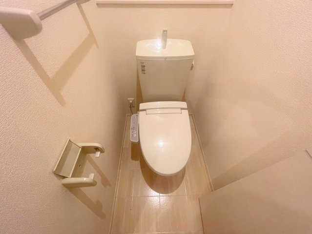 トイレ　綺麗なトイレにはウォシュレット標準装備です。