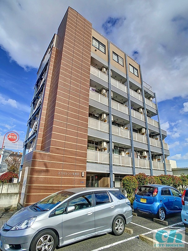 建物外観　5階建てのマンションです♪
