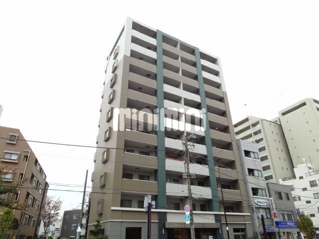 建物外観　１１階建てのマンション