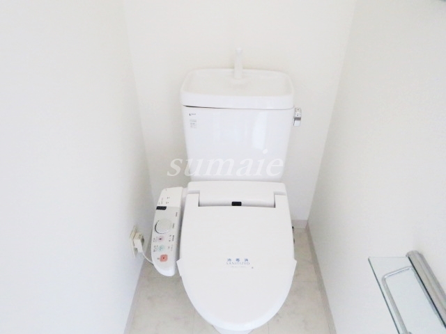 トイレ　温水洗浄便座付トイレです☆