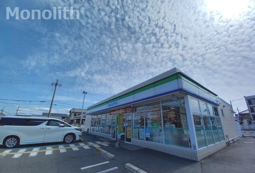 コンビニ　ファミリーマート 貝塚半田店（コンビニ）まで1021m
