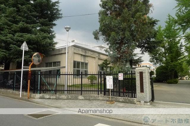 中学校　愛媛大学教育学部附属中学校（中学校）まで977m