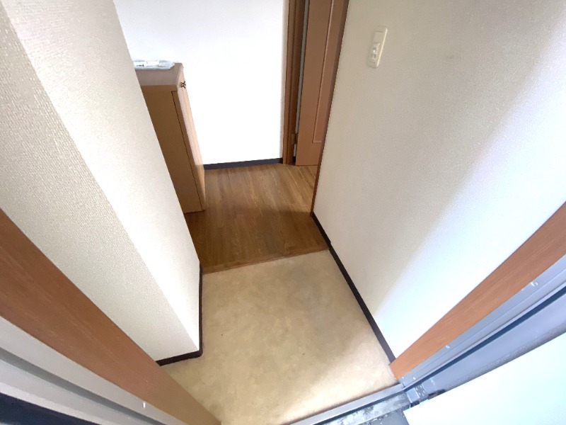 玄関　玄関を一歩入ると・・・こんな感じです。