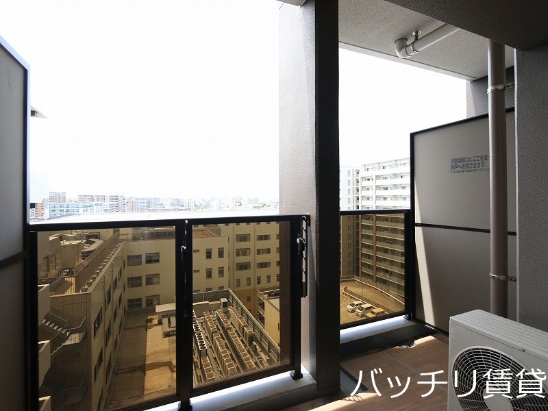 バルコニー　別号室タイプの為、現状を優先致します。