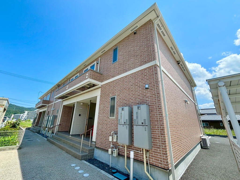建物外観　外観部分・日当たり良好！