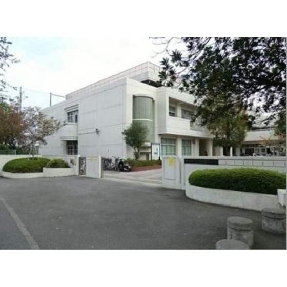 中学校　横浜市立釜利谷中学校（中学校）まで1053m