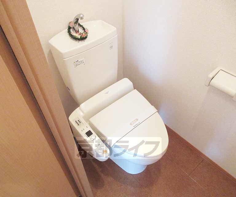 トイレ　ウォシュレットもついています