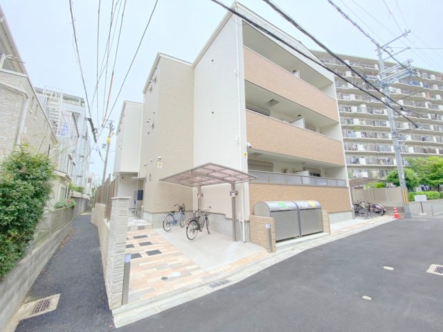 建物外観　存在感のある外観は落ちついた色合いで、堂々としていますね。