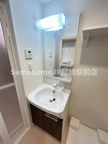 洗面設備　独立洗面台、朝の身支度には欠かせません