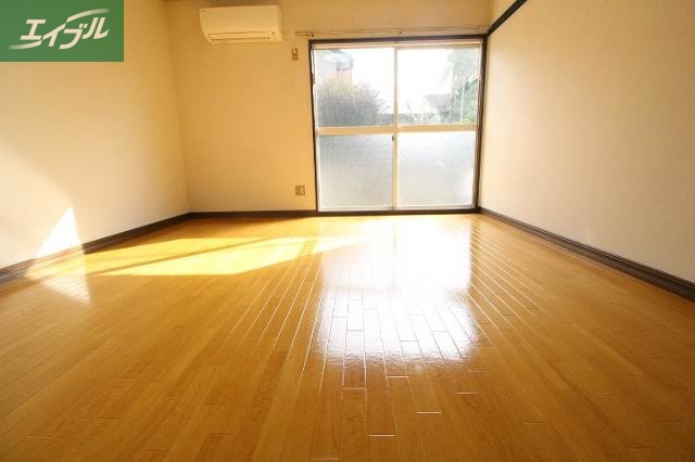 居室・リビング　写真は同タイプのお部屋です