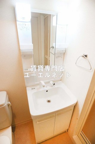 洗面設備　清潔感ある独立洗面台で毎日気持ちよく♪