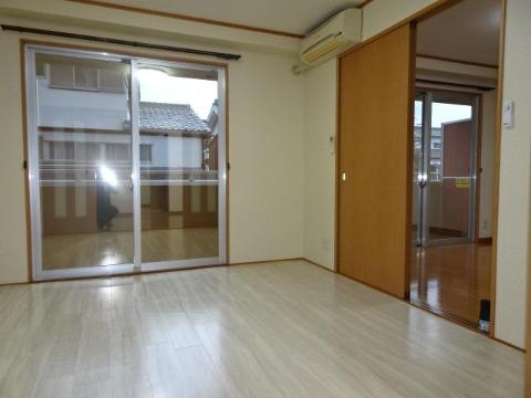 居室・リビング　室内