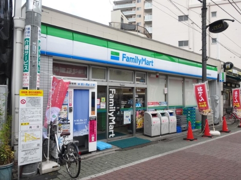 コンビニ　ファミリーマート中板橋駅前店（コンビニ）まで406m