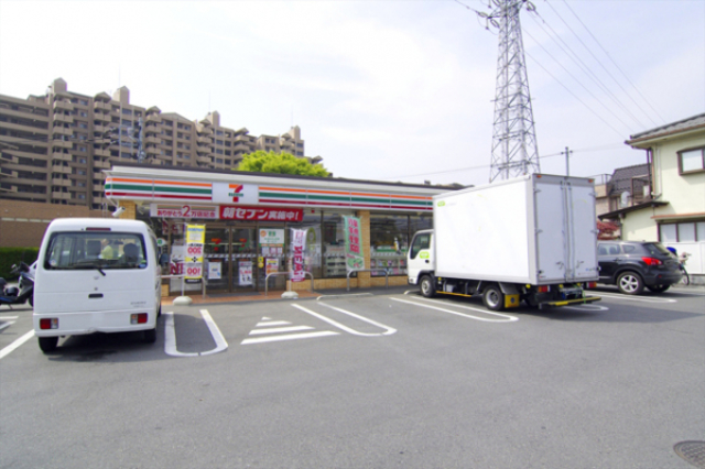 コンビニ　セブンイレブン国立学園通り店（コンビニ）まで820m