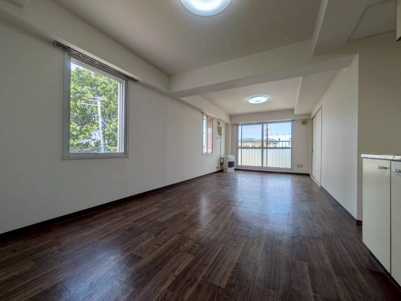 居室・リビング　広くてキレイなお部屋が広がっていて、充実した生活が送れそう。