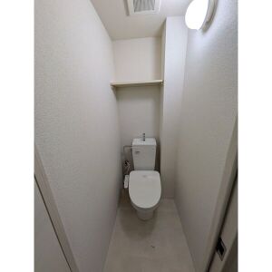 トイレ　リノベーション後の別部屋のイメージ写真になります。