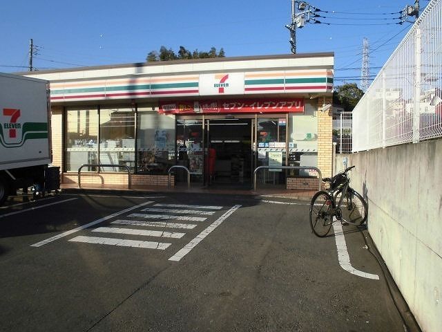 コンビニ　セブンイレブン横浜戸塚町店（コンビニ）まで600m