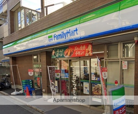 コンビニ　ファミリーマート（コンビニ）まで69m