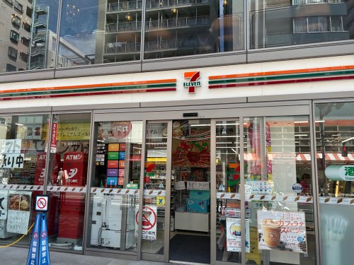 コンビニ　セブンイレブン（コンビニ）まで446m
