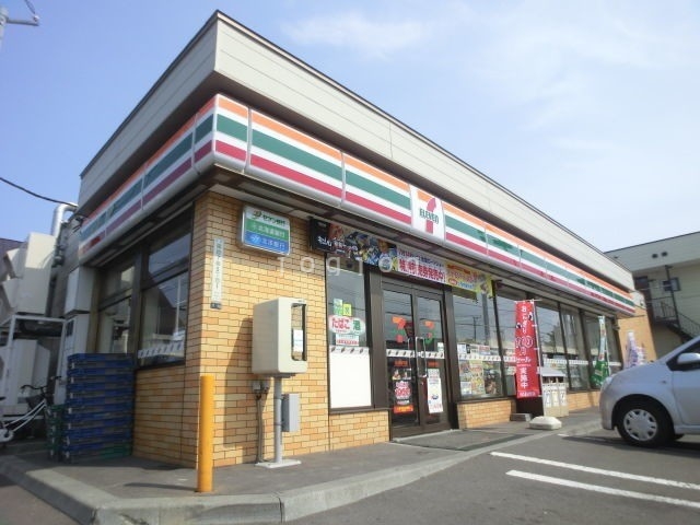 コンビニ　セブンイレブン札幌篠路7条店（コンビニ）まで979m