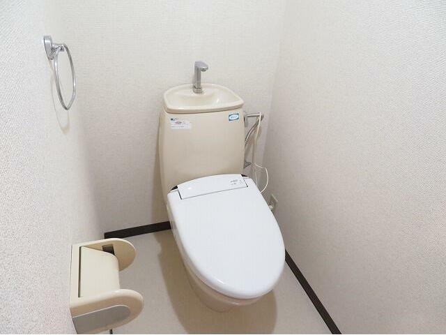 トイレ　清潔感のあるトイレです