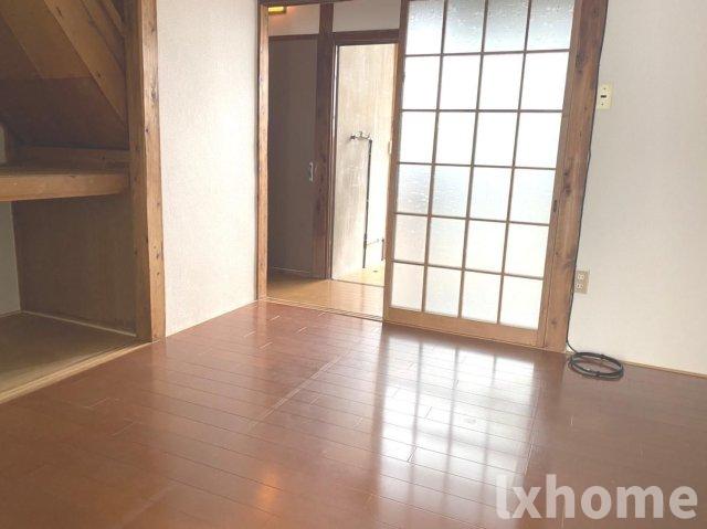 居室・リビング　こちらの居間で趣味の時間をお楽しみください