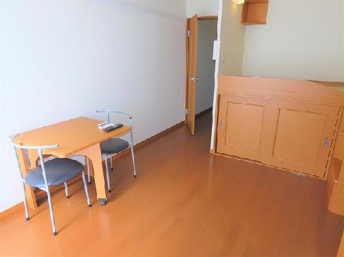 居室・リビング　家具家電が備え付けのお部屋です