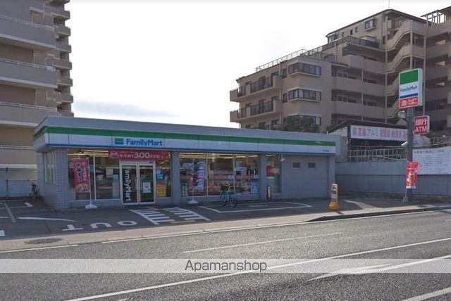 コンビニ　ファミリーマート（コンビニ）まで269m
