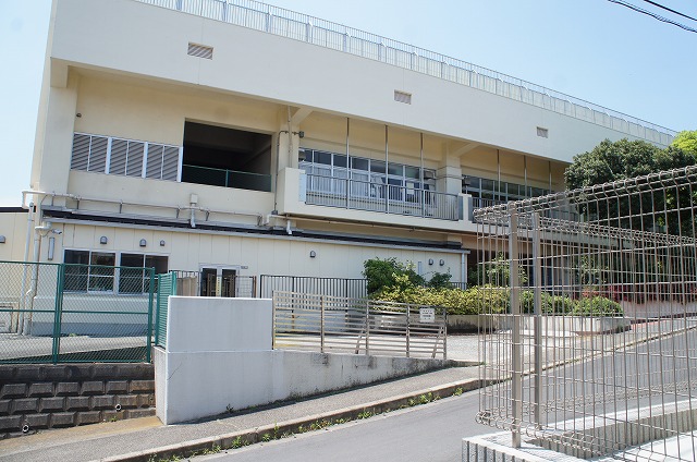 小学校　横浜市立あざみ野第一小学校（小学校）まで810m