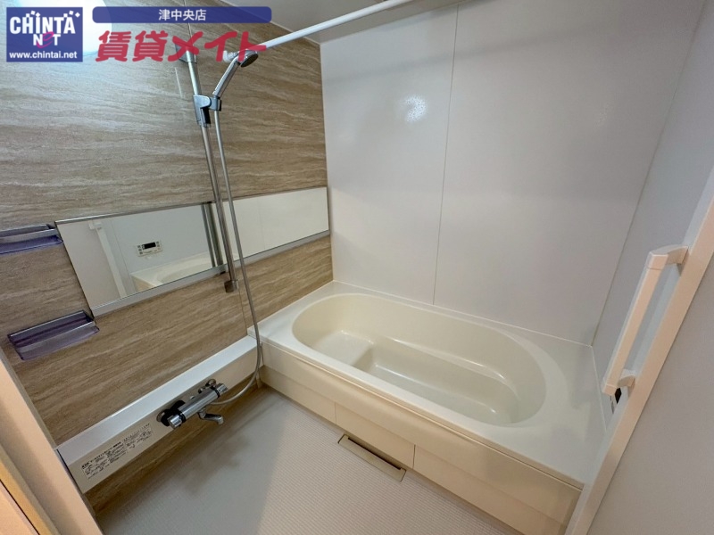 バス・シャワールーム　別部屋反転画像参考