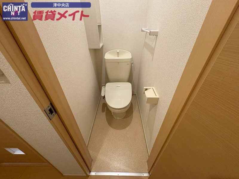 トイレ　別部屋反転画像参考