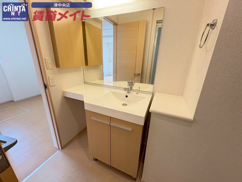 洗面設備　別部屋反転画像参考