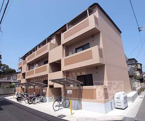 建物外観　京阪三室戸駅まで徒歩２分圏内です。