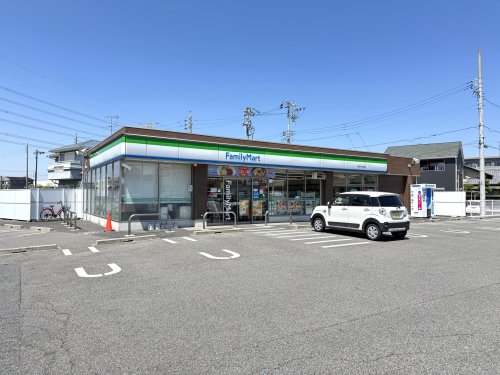 コンビニ　ファミリーマート 大留店（コンビニ）まで737m
