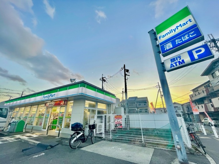コンビニ　ファミリーマート 寝屋川高柳二丁目店（コンビニ）まで326m