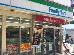 コンビニ　ファミリーマート アメリカ村店（コンビニ）まで480m