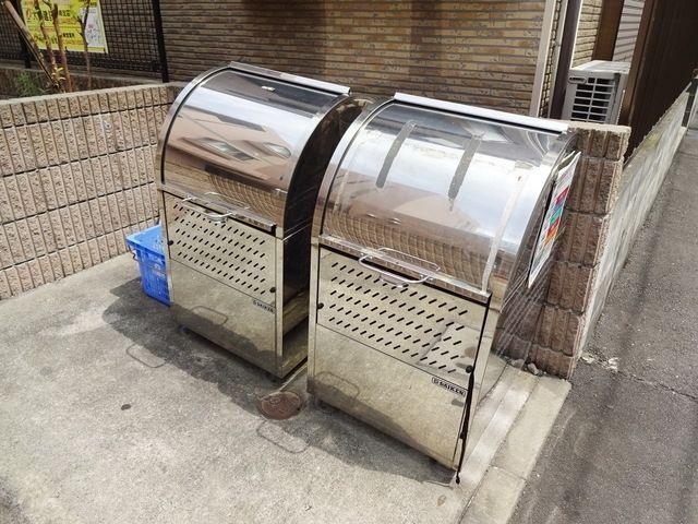 ロビー　敷地内ごみ置き場