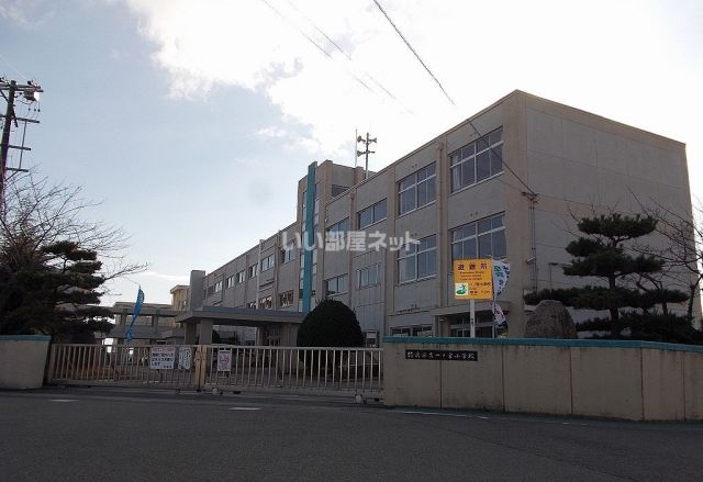 小学校　鈴鹿市立一ノ宮小学校（小学校）まで1223m
