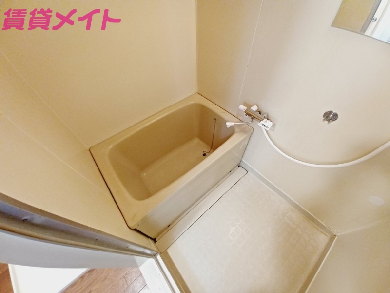 バス・シャワールーム　同物件別部屋写真
