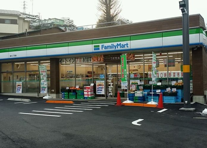 コンビニ　ファミリーマート 星川二丁目店（コンビニ）まで434m
