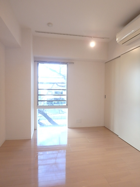 その他部屋・スペース　寝室利用にぴったりの５．２帖の洋室♪