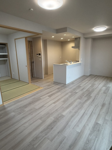 ＪＲ山陽本線 福山駅 徒歩9分 15階建 築6年の居間写真