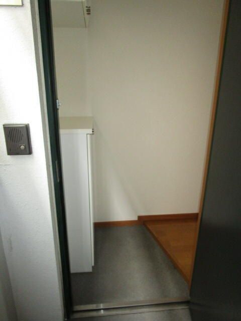 ホワイトコート旭町の玄関写真